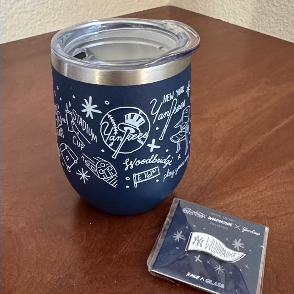 New NY Yankees Cup/Lid with Pin